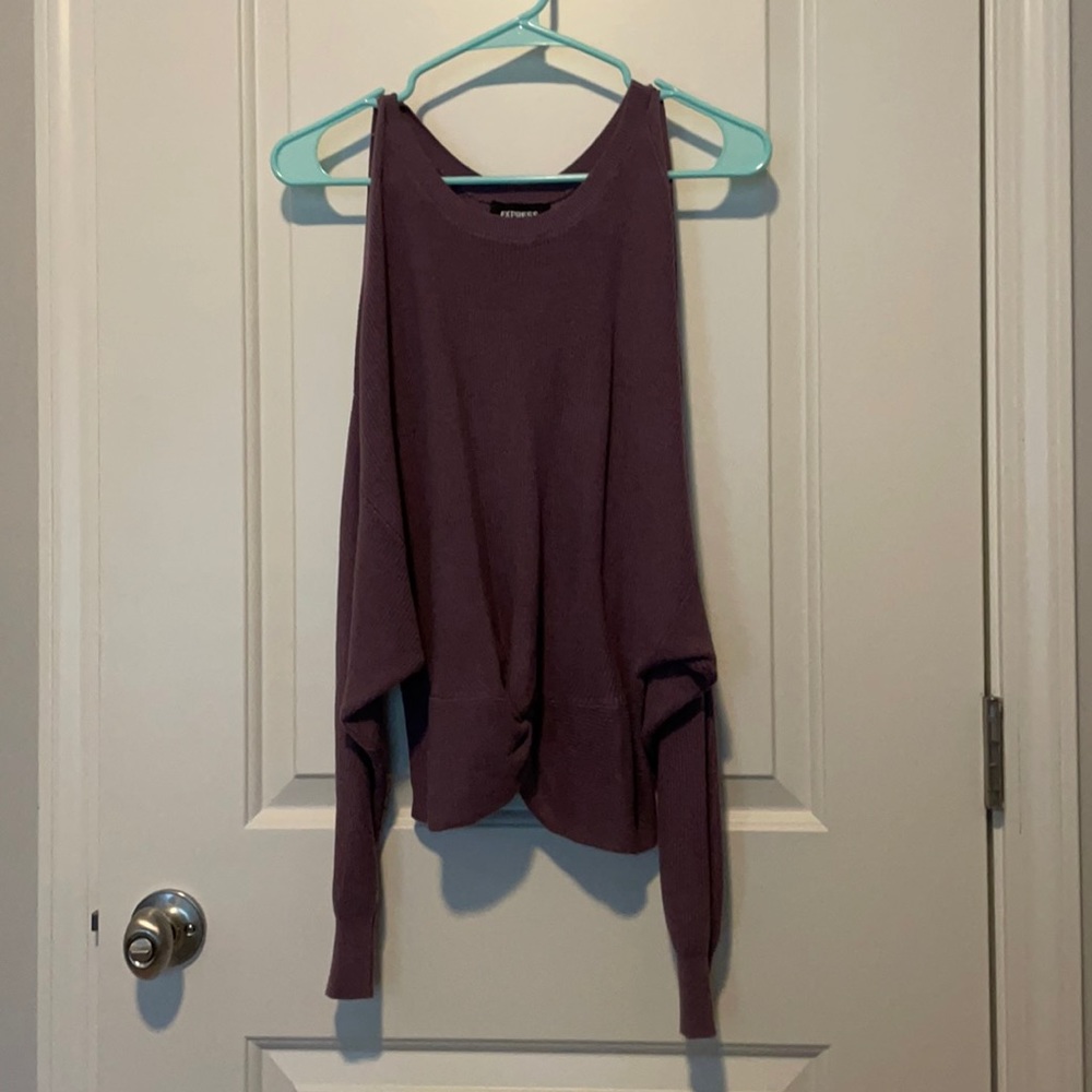 Sweater with open shoulders